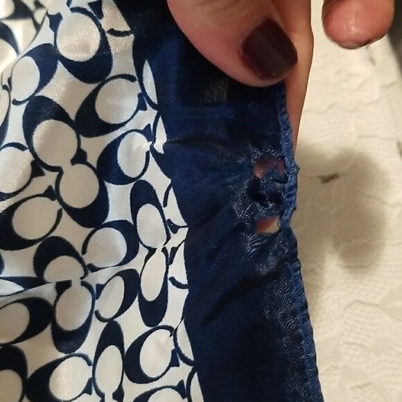 Vintage scarf lot of 11 mixed fabric estate sale find - Picture 5 of 17